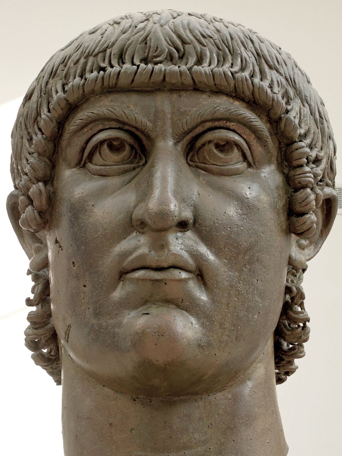 The colossal marble head of the emperor Constantine.